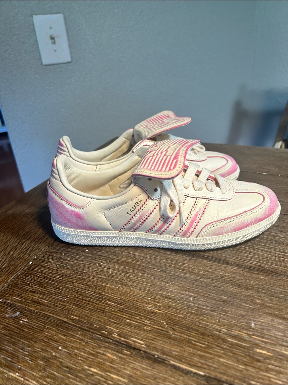 Like new! Adidas samba LT distressed look size 6 - Picture 4 of 12